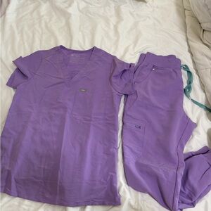 Lilac dawn figs Catarina scrub top